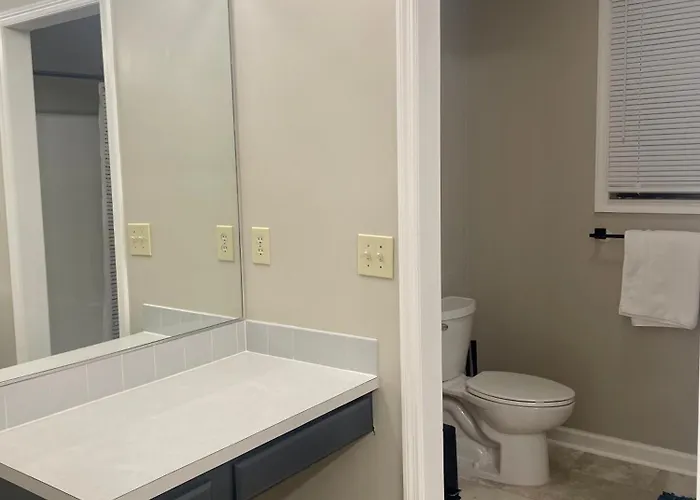 Apartment Charming Near Wfu And Hospitals, Full Kitchen, Wifi, In-unit Laundry *